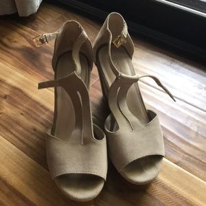 Kenneth Cole wedges size 8.5 (fits like 9)